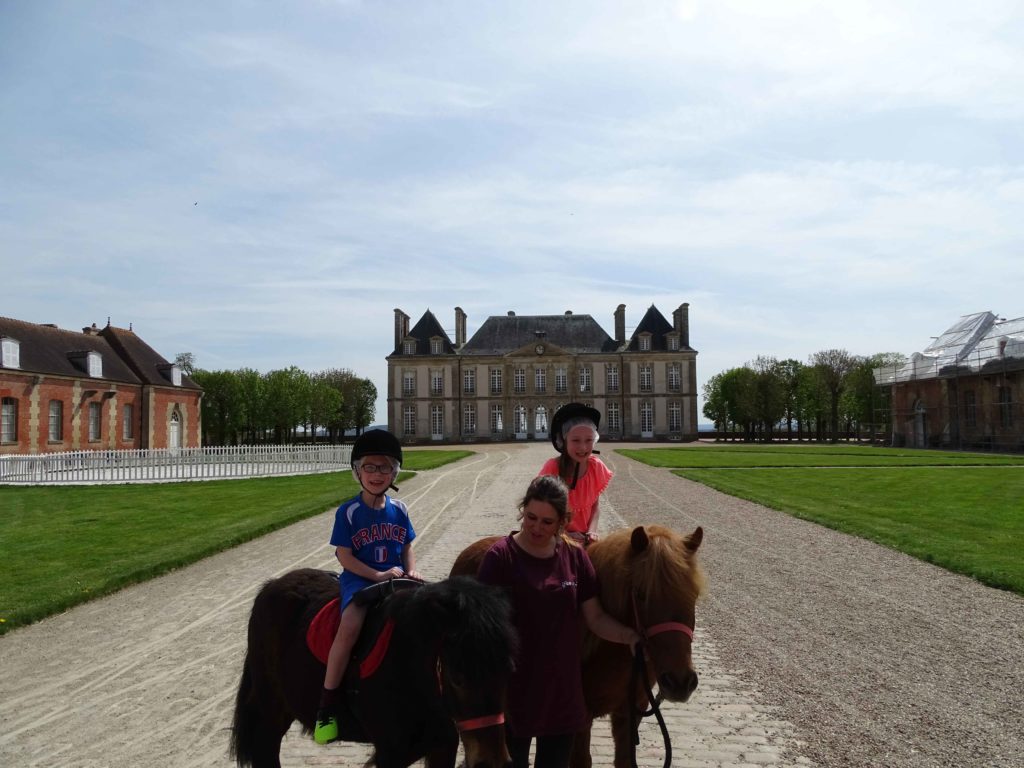 Family-Travel-To-France