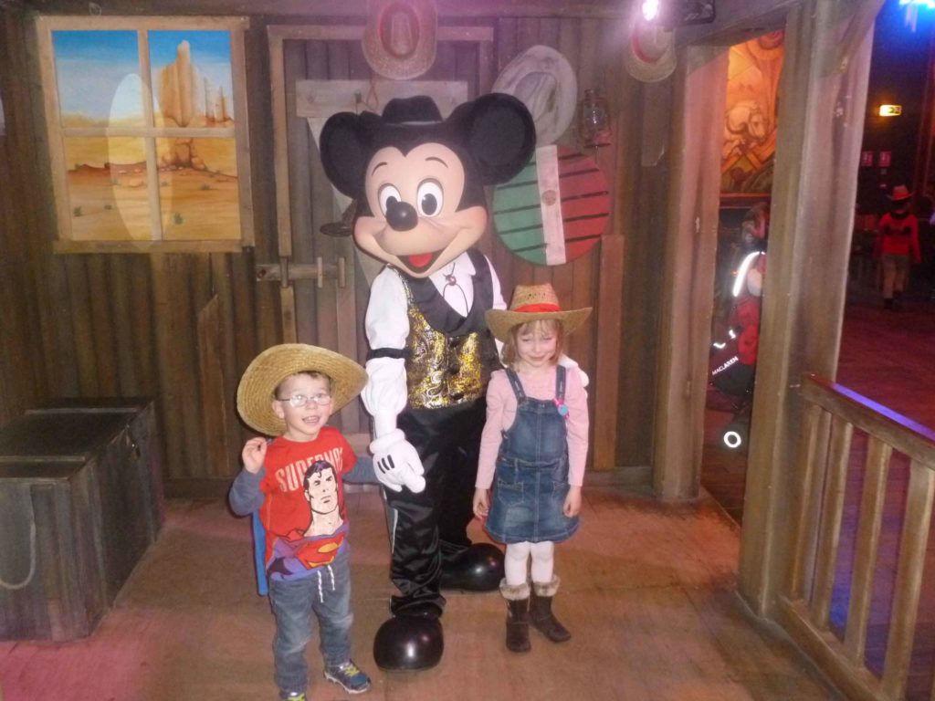 Mickey-Mouse-Wild-West-Show